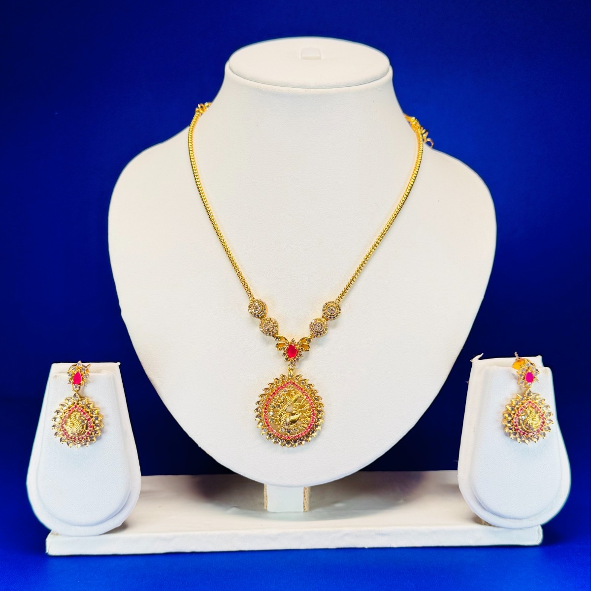 Matte gold polish kemp necklace set
