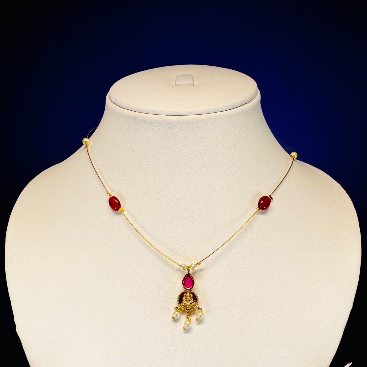 Temple elegant short necklace