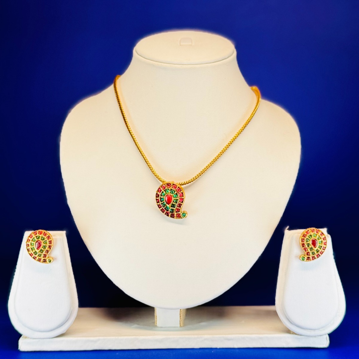 Kemp Design Matte Gold Polish Full Stone Short Necklace Set