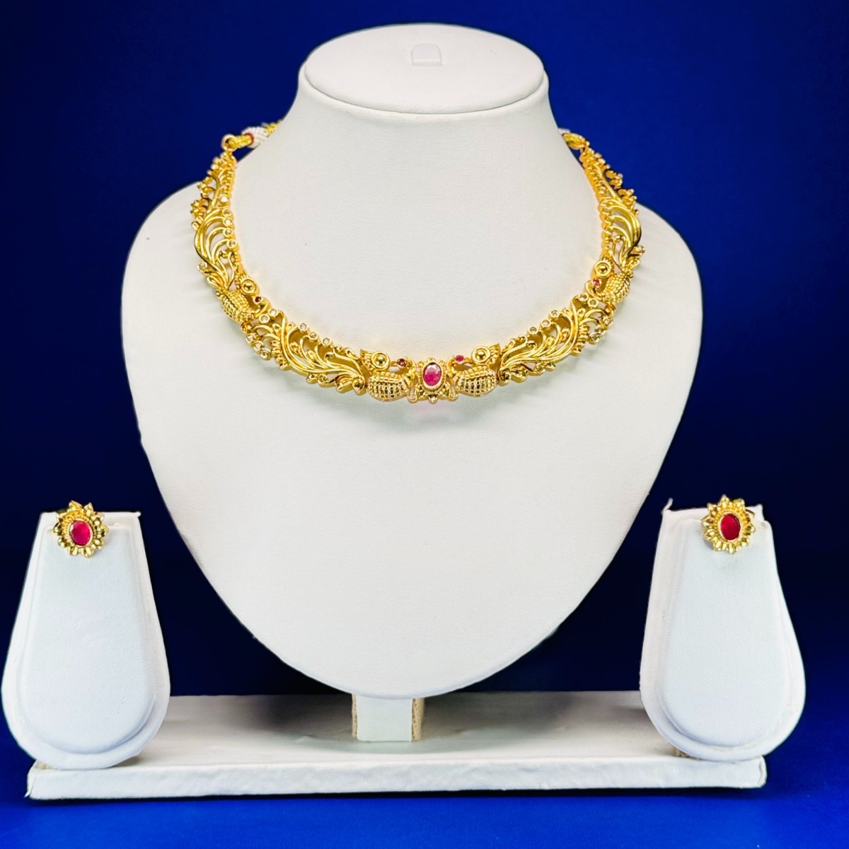 Kemp Design Matte Gold Polish Short Necklace Set